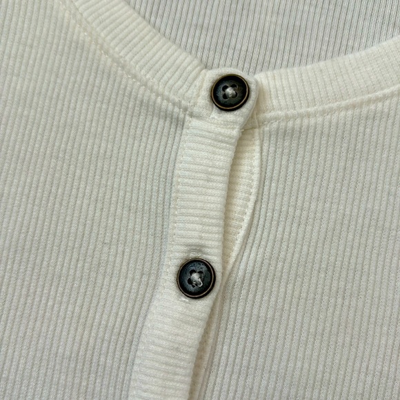 Hollister Must Have Collection button up ribbed top - Picture 3 of 4